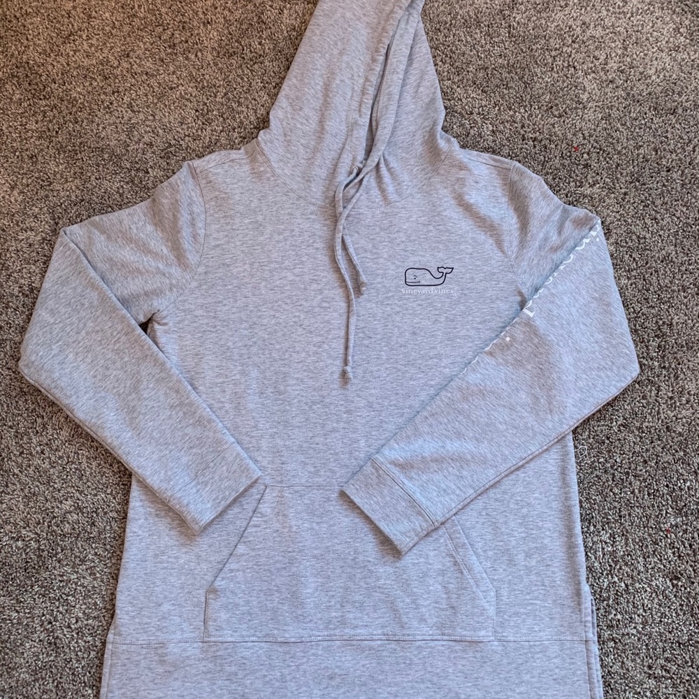 vineyard vines sweatshirt🤍